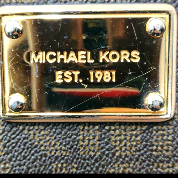 Micheal Kors Wristlet - Picture 6 of 12